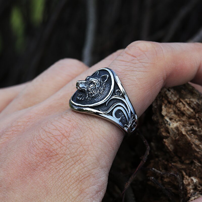 Vintage Wolf Ring - Chrome Cult