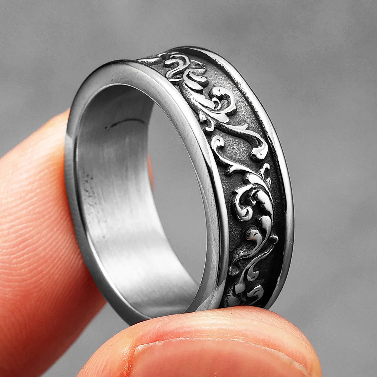 Thornscript Ring