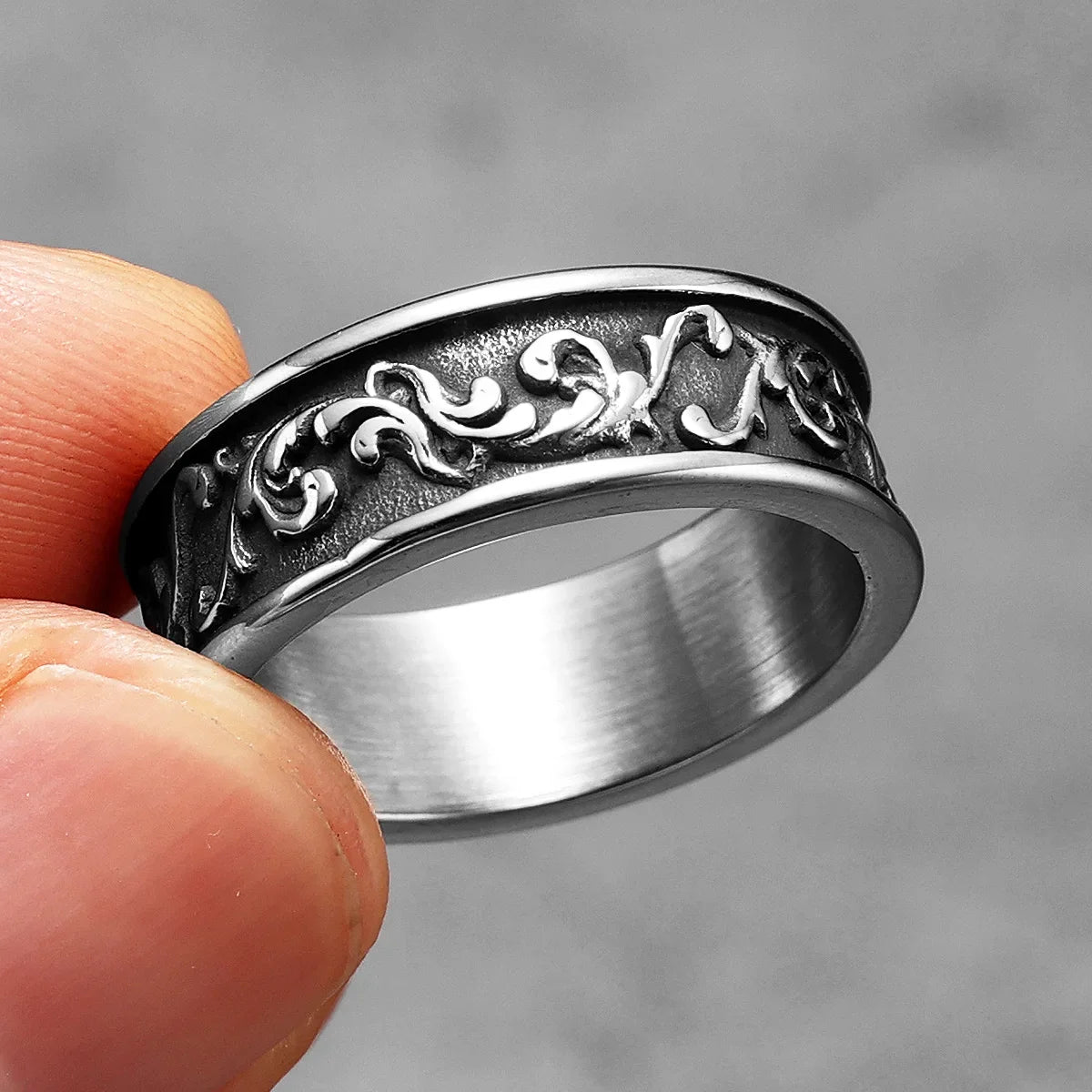 Thornscript Ring