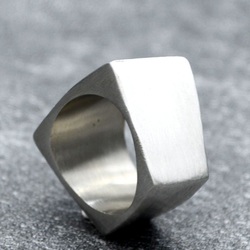 Asymmetrical Block Ring