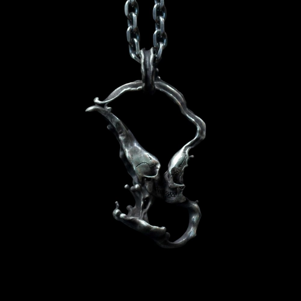 Skull Love Kiss Pendant - Chrome Cult