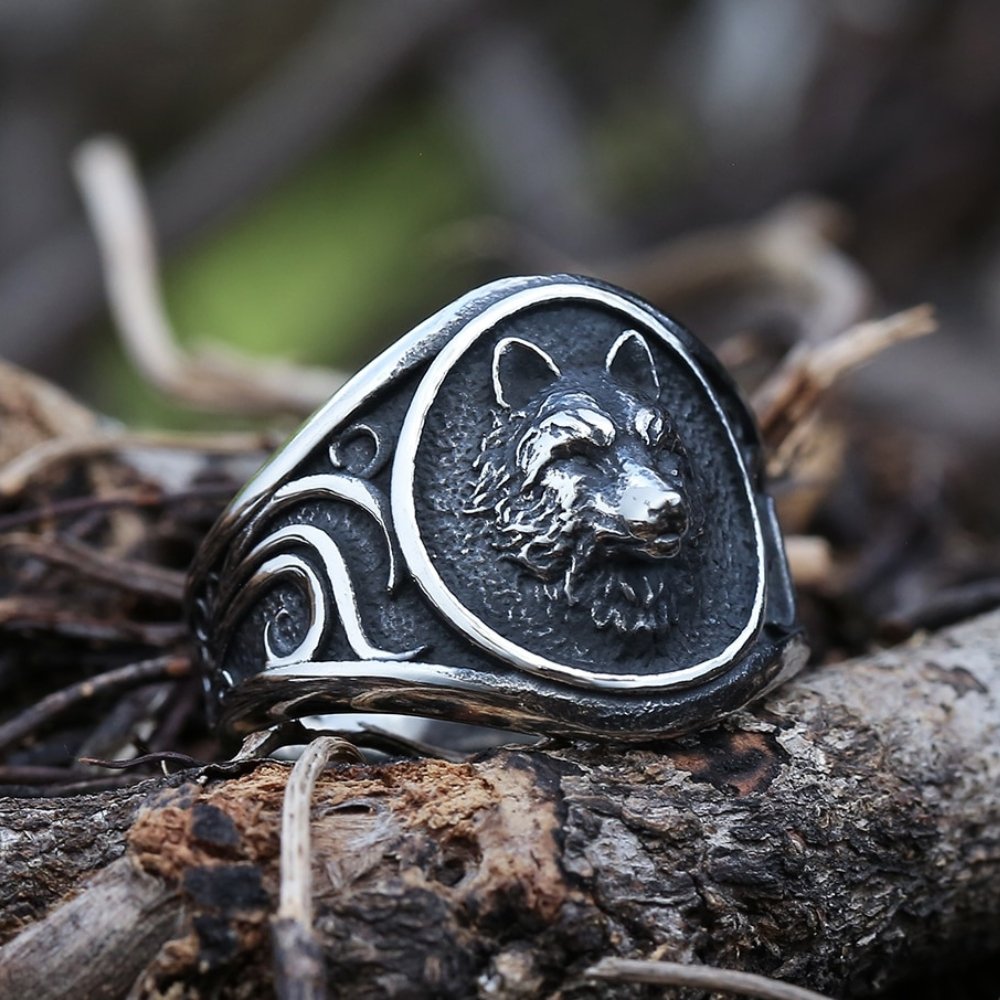 Vintage Wolf Ring - Chrome Cult